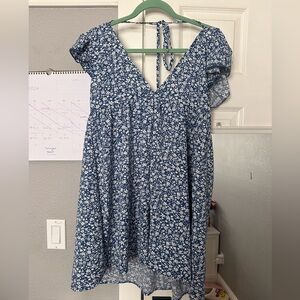Super cute never worn flowy, floral summer dress